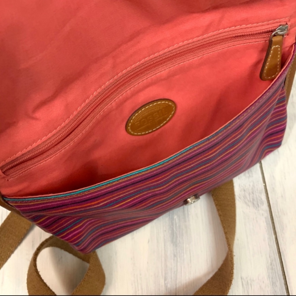 Fossil Crossbody Bag, NWOT - Picture 3 of 3